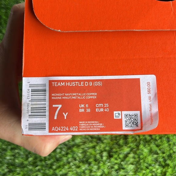 NIKE Team Hustle Basketball Sneakers size 7 youth - Picture 10 of 10